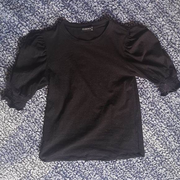 Puffed Sleeves Black T-shirt - Picture 4 of 7